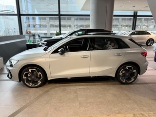 2025 Audi A3 Sportback 35 TFSI IV (8Y) Рестайлинг, серый, 4861700 рублей, вид 3