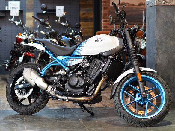 2025 Royal Enfield Guerrilla 450, синий, 559000 рублей