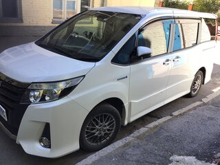 2017 Toyota Noah III (R80), белый, 2080000 рублей, вид 1