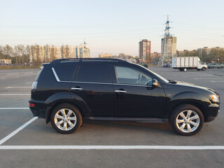 2011 Mitsubishi Outlander II Рестайлинг, чёрный, 1800000 рублей, вид 3