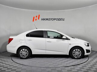 2013 Chevrolet Aveo II, белый, 646000 рублей, вид 4
