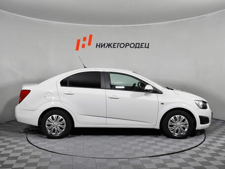 2013 Chevrolet Aveo II, белый, 630000 рублей, вид 4