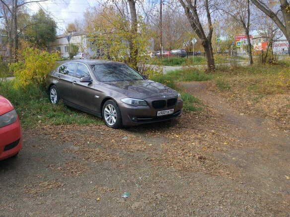 2012 BMW 5 серии 520i VI (F10/F11/F07), коричневый, 1200000 рублей - вид 4