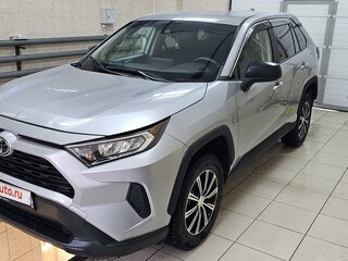 2022 Toyota RAV4 V (XA50), серебристый, 3300000 рублей, вид 3