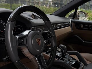 2019 Porsche Cayenne III, коричневый, 5500000 рублей, вид 3