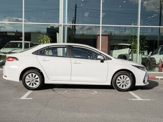 2025 Toyota Corolla XII (E210), белый, 2350000 рублей, вид 4