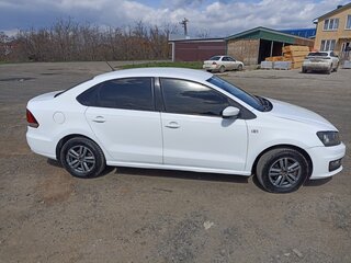 2016 Volkswagen Polo V Рестайлинг, белый, 575000 рублей, вид 3