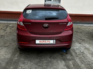 2015 Hyundai Solaris I Рестайлинг, красный, 1050000 рублей, вид 3