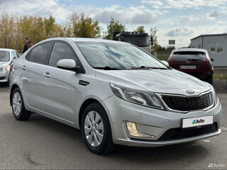 2013 Kia Rio 4-speed III, серебристый, 1250000 рублей, вид 1