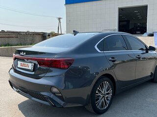2021 Kia K3 II Рестайлинг, серый, 2100000 рублей, вид 4