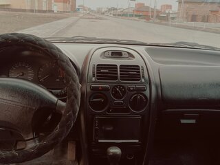 1998 Mitsubishi Carisma I, серебристый, 900000 рублей, вид 4