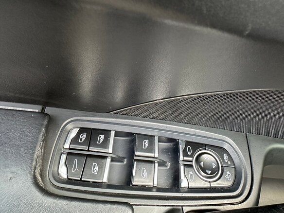2010 Porsche Cayenne S Hybrid II (958), чёрный, 3000000 рублей - вид 15