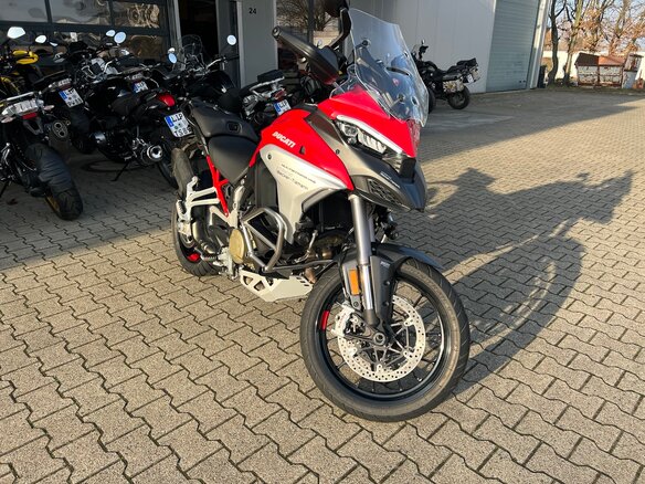2022 Ducati Multistrada V4, красный, 2600000 рублей