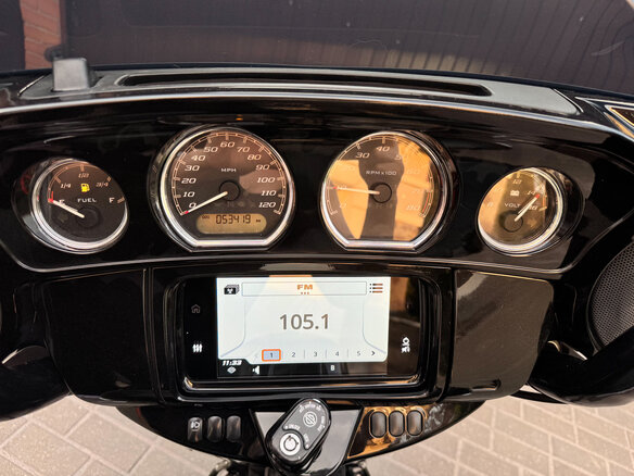 2018 Harley-Davidson Street Glide, зелёный, 1350000 рублей - вид 4