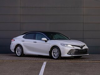 2018 Toyota Camry VIII (XV70), белый, 3595000 рублей, вид 3