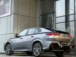 2026 BMW X2 xDrive25i II (U10), серый, 6650000 рублей, вид 4
