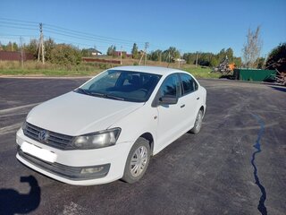 2016 Volkswagen Polo V Рестайлинг, белый, 460000 рублей, вид 1