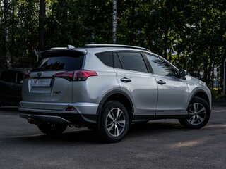 2018 Toyota RAV4 IV (XA40) Рестайлинг, серебристый, 1940000 рублей, вид 2