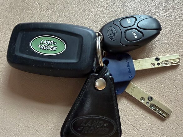 2010 Land Rover Discovery IV, чёрный - вид 39