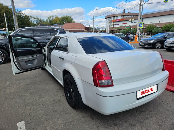 2005 Chrysler 300C I, белый, 950000 рублей - вид 5