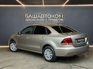2015 Volkswagen Polo V Рестайлинг, бежевый, 740000 рублей, вид 5