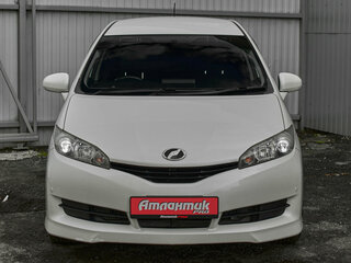 2011 Toyota Wish II, белый, 1315000 рублей, вид 2