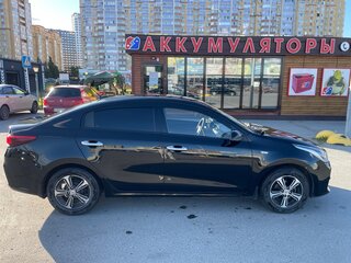 2020 Kia Rio IV, чёрный, 1200000 рублей, вид 2