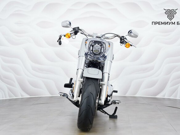 2024 Harley-Davidson Fat Boy, серый, 2577000 рублей - вид 3