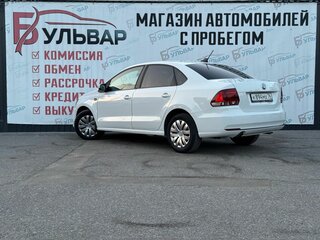 2017 Volkswagen Polo V Рестайлинг, белый, 849000 рублей, вид 4