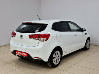 2016 Kia Rio III Рестайлинг, белый, 995000 рублей, вид 4