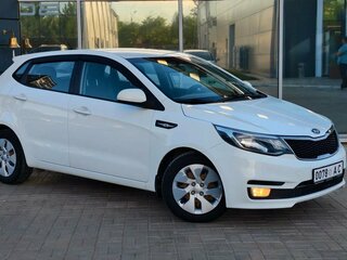 2016 Kia Rio III Рестайлинг, белый, 1099900 рублей, вид 1