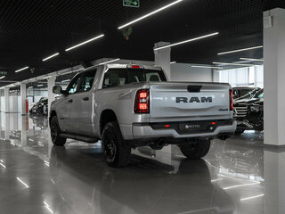 2025 Ram 1500 Quad Cab V Рестайлинг, серый, 8500000 рублей, вид 4