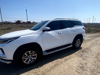 2021 Toyota Fortuner II Рестайлинг, белый, 5000000 рублей, вид 3