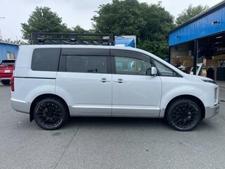 2022 Mitsubishi Delica D:5 I Рестайлинг, белый, 2450404 рублей, вид 4