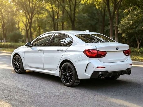 2023 BMW 1 серии 120i III (F52) Рестайлинг, белый, 2170000 рублей, вид 3