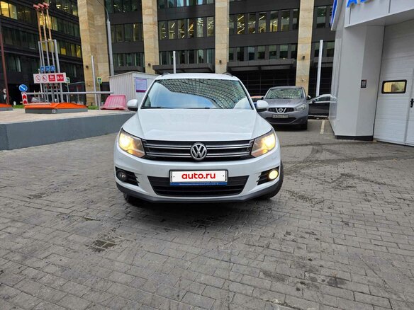 2015 Volkswagen Tiguan I Рестайлинг, белый, 1450000 рублей - вид 1