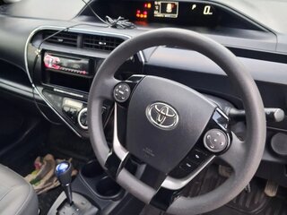 2019 Toyota Aqua I Рестайлинг 2, серебристый, 1240000 рублей, вид 5