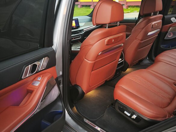 2023 BMW X7 40i I (G07) Рестайлинг, серый, 6500000 рублей - вид 32