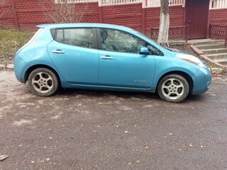 2013 Nissan Leaf (EM57) I (ZE0/AZE0), синий, 990000 рублей, вид 1