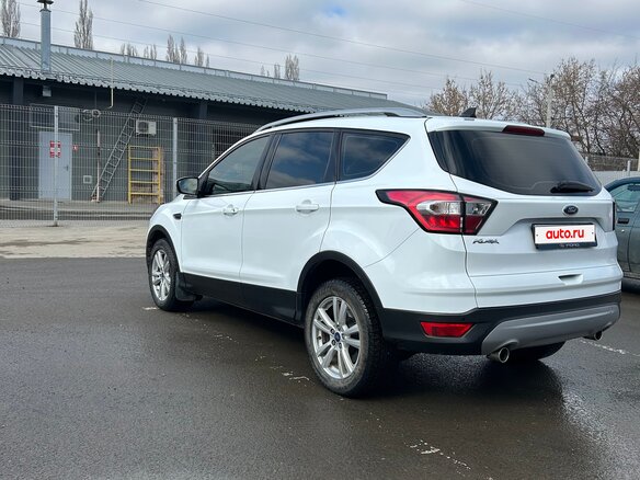 2016 Ford Kuga II Рестайлинг, белый, 1400000 рублей - вид 3