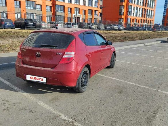 2010 Hyundai i30 I Рестайлинг, красный, 670000 рублей - вид 2