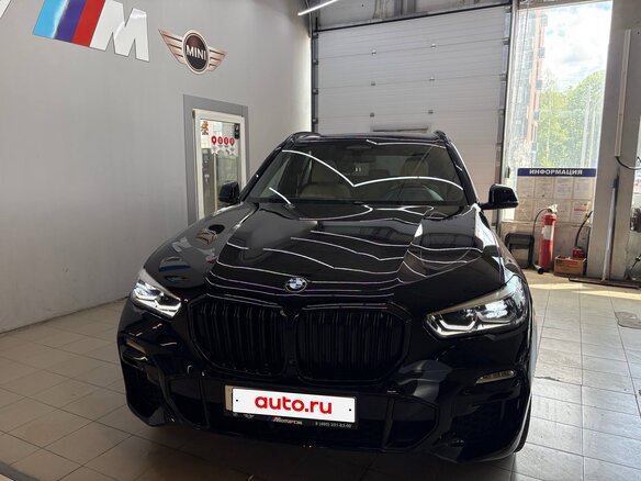 2020 BMW X5 45e IV (G05/G18), чёрный, 6850000 рублей - вид 3