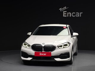 2021 BMW 1 серии 118d III (F40), белый, 1716200 рублей, вид 2