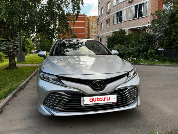 2018 Toyota Camry VIII (XV70), серебристый