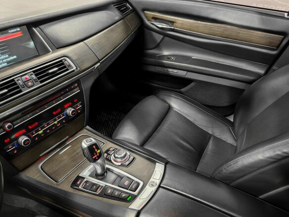 2013 BMW 7 серии Long 750Li xDrive V (F01/F02/F04) Рестайлинг, чёрный, 1620000 рублей - вид 13