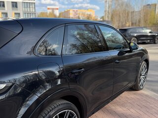 2019 Porsche Cayenne III, чёрный, 5800000 рублей, вид 4