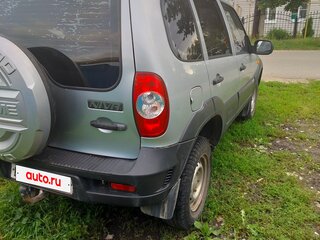 2010 Chevrolet Niva I Рестайлинг, серебристый, 420000 рублей, вид 3