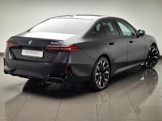 2026 BMW 5 серии 540d xDrive VIII (G60/G61/G68), серый, 15700000 рублей, вид 3