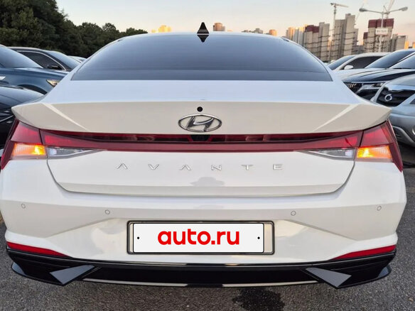 2022 Hyundai Avante VII, белый - вид 3