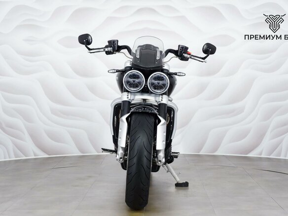 2023 Triumph Rocket 3, чёрный, 2249000 рублей - вид 3
